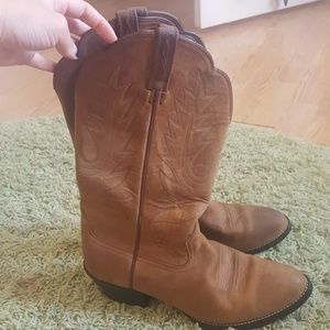 Ariat woman's cowboy boots